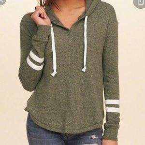 Hollister - Women’s Green Lightweight Pullover -XS